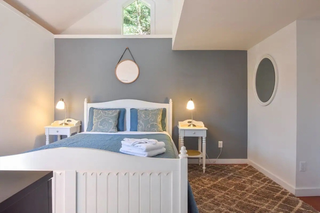 9 Youngs Ct Unit: -
