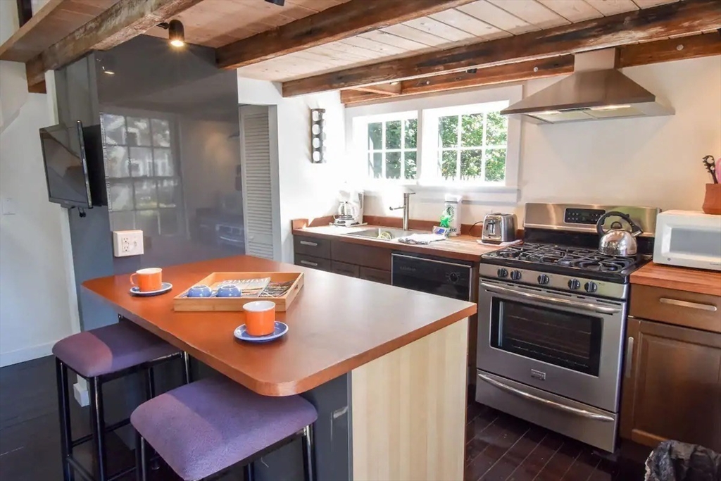 9 Youngs Ct Unit: -