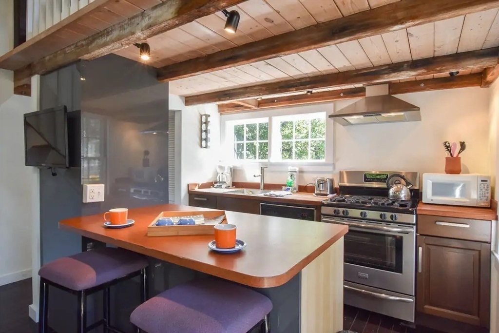 9 Youngs Ct Unit: -
