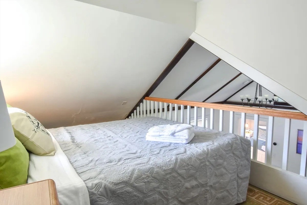 9 Youngs Ct Unit: -