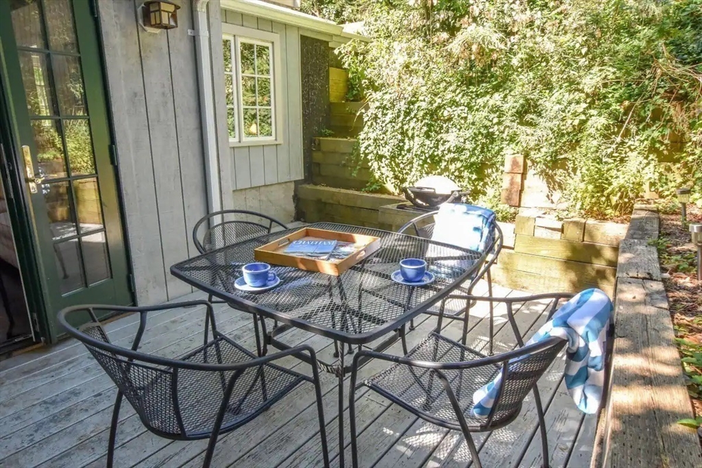 9 Youngs Ct Unit: -