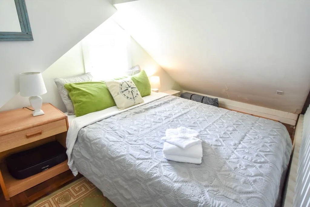 9 Youngs Ct Unit: -