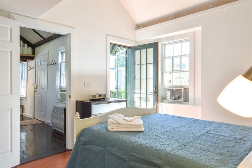 9 Youngs Ct Unit: -