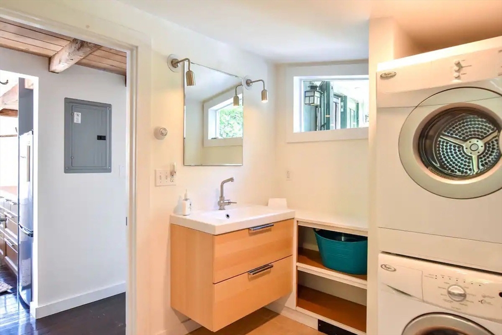 9 Youngs Ct Unit: -