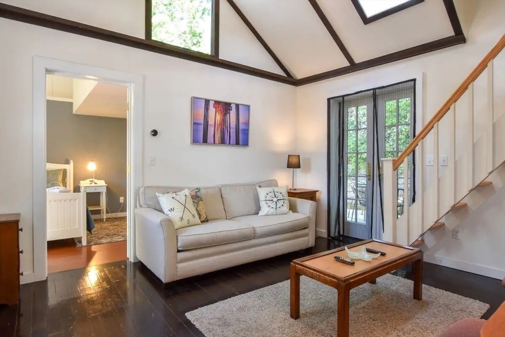 9 Youngs Ct Unit: -