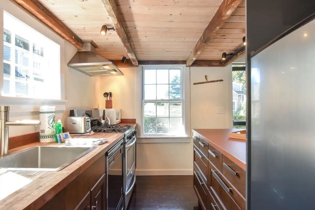 9 Youngs Ct Unit: -