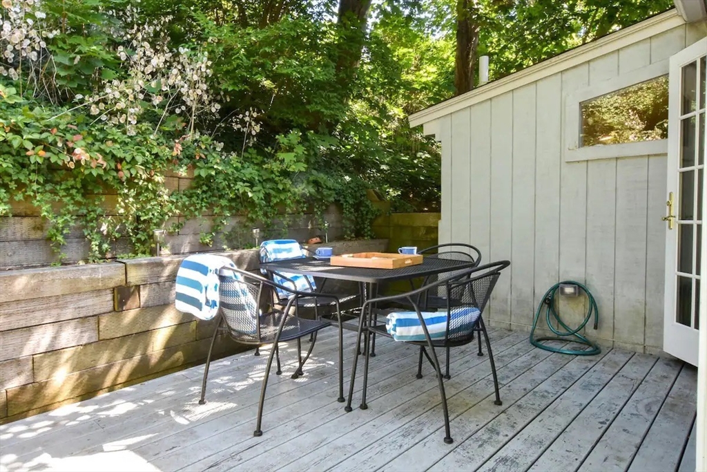 9 Youngs Ct Unit: -