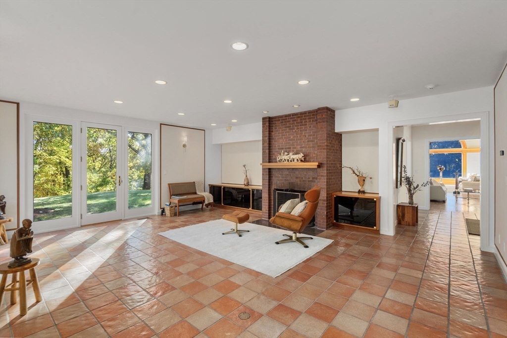 43 Valley Rd
