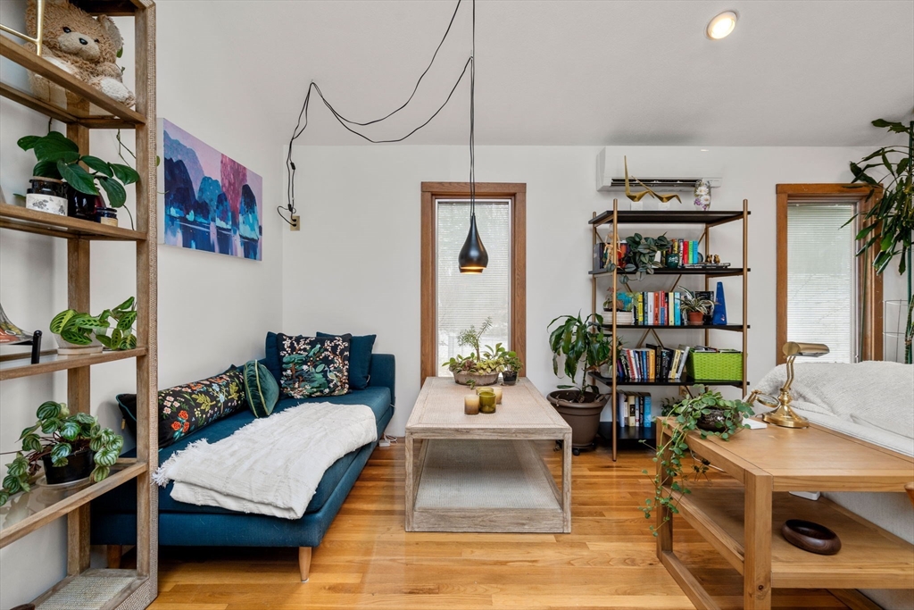 20 Livoli Rd