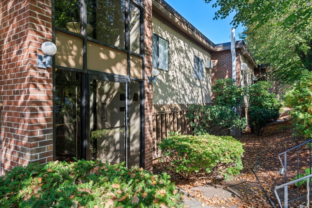 19 Eaglehaead Terrace # 2