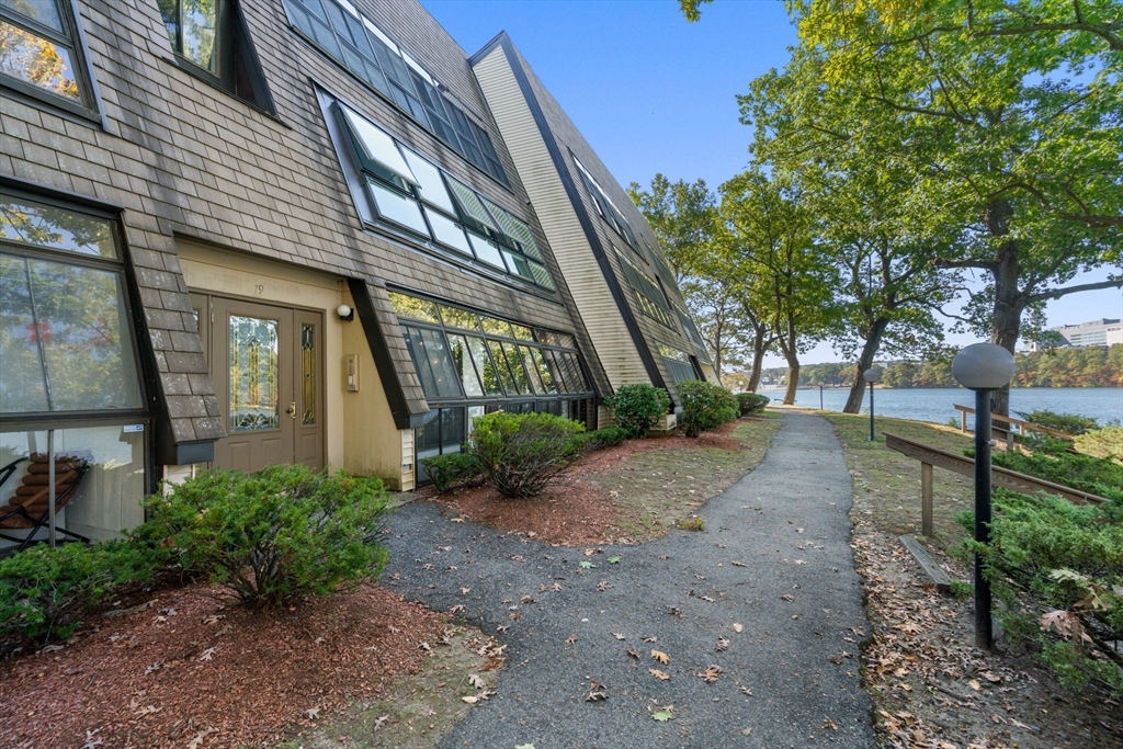19 Eaglehaead Terrace # 2