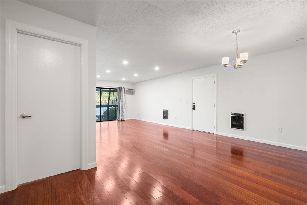 19 Eaglehaead Terrace # 2