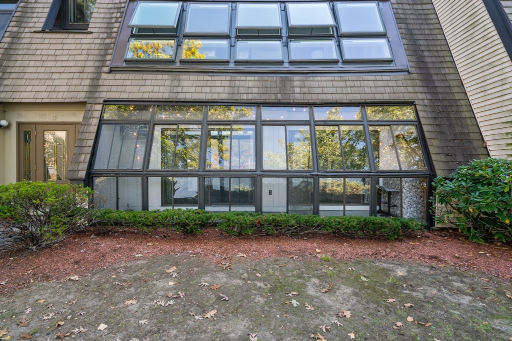 19 Eaglehaead Terrace # 2