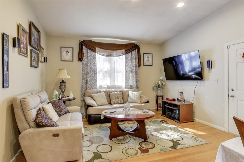 425 Main St # 11B