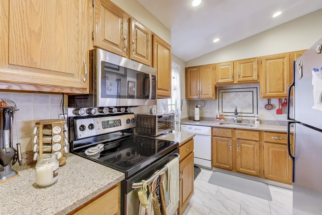 425 Main St # 11B