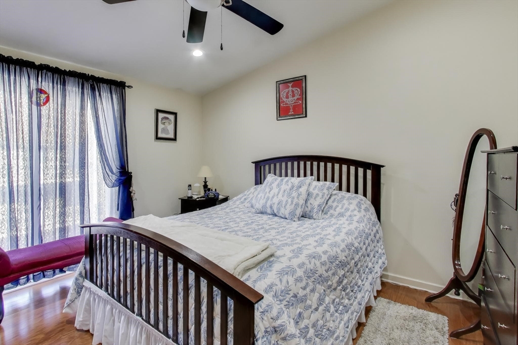 425 Main St # 11B