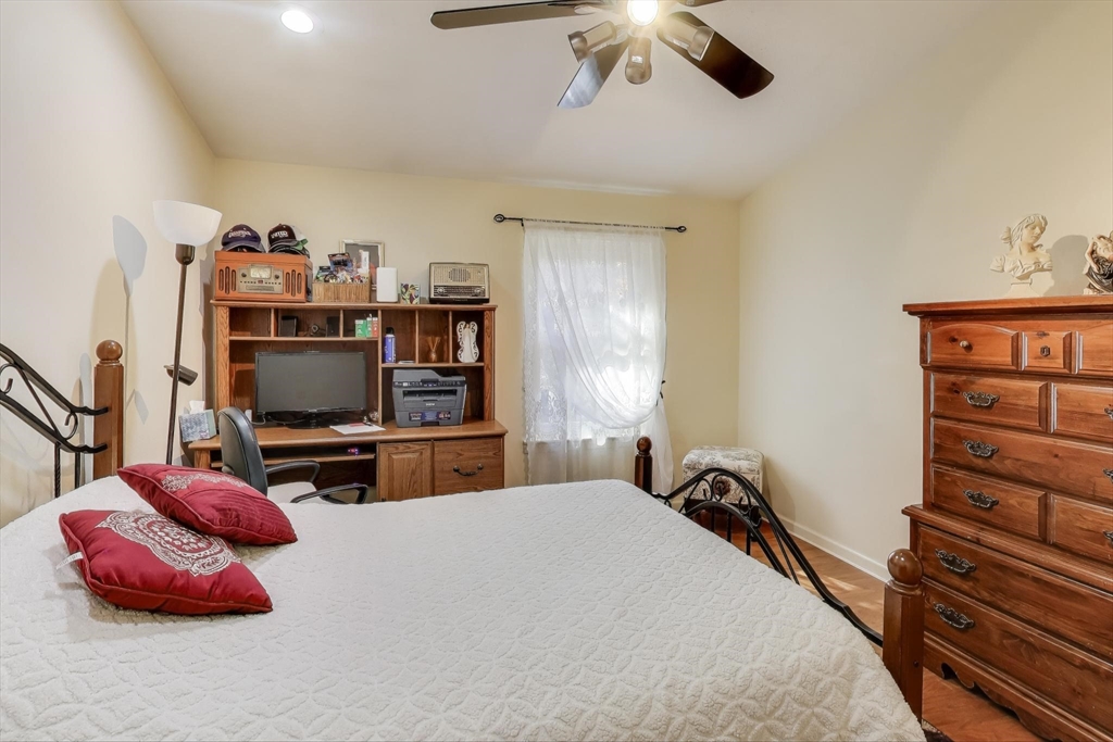 425 Main St # 11B