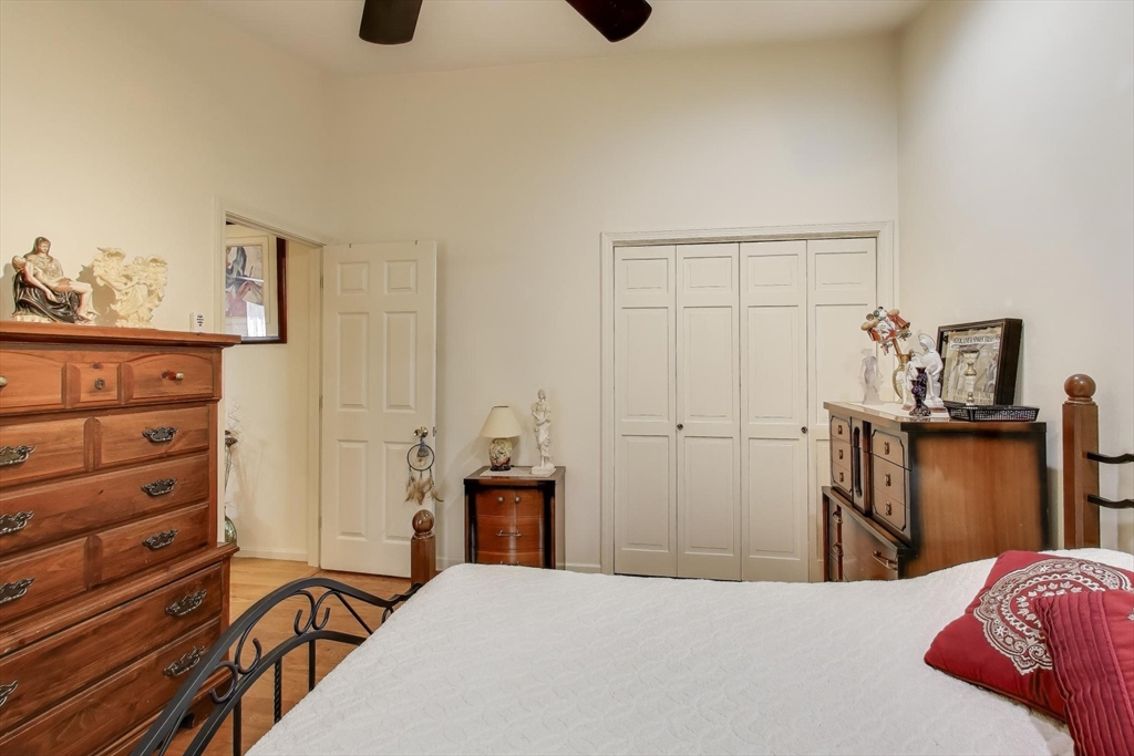 425 Main St # 11B