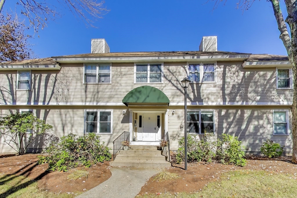 425 Main St # 11B