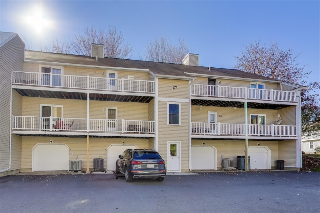 425 Main St # 11B