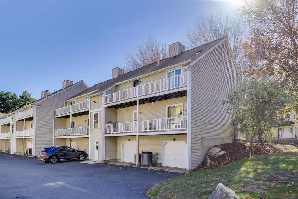425 Main St # 11B