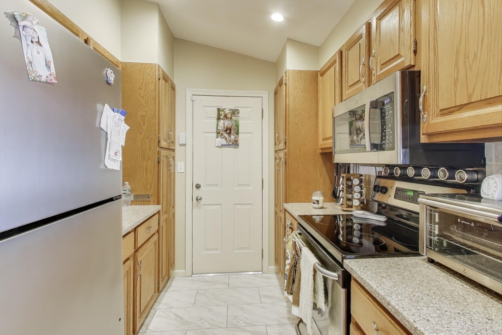 425 Main St # 11B