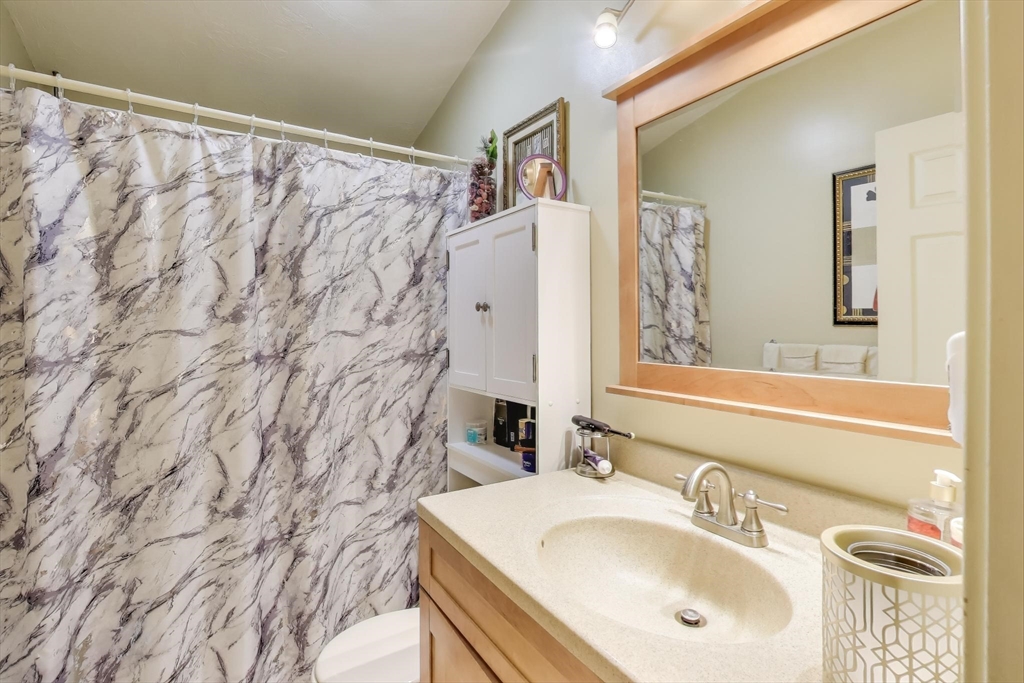 425 Main St # 11B