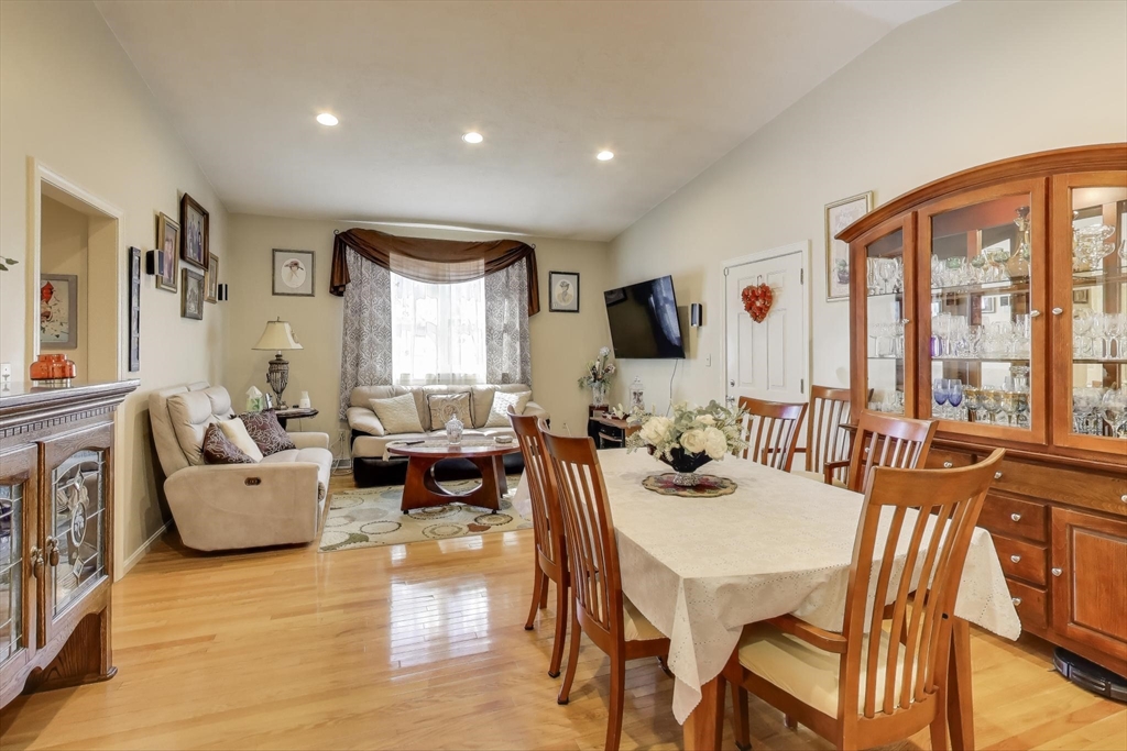 425 Main St # 11B