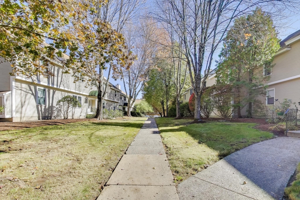 425 Main St # 11B