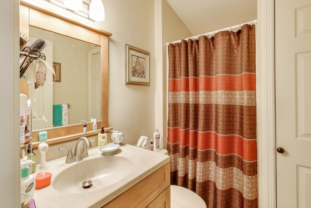 425 Main St # 11B