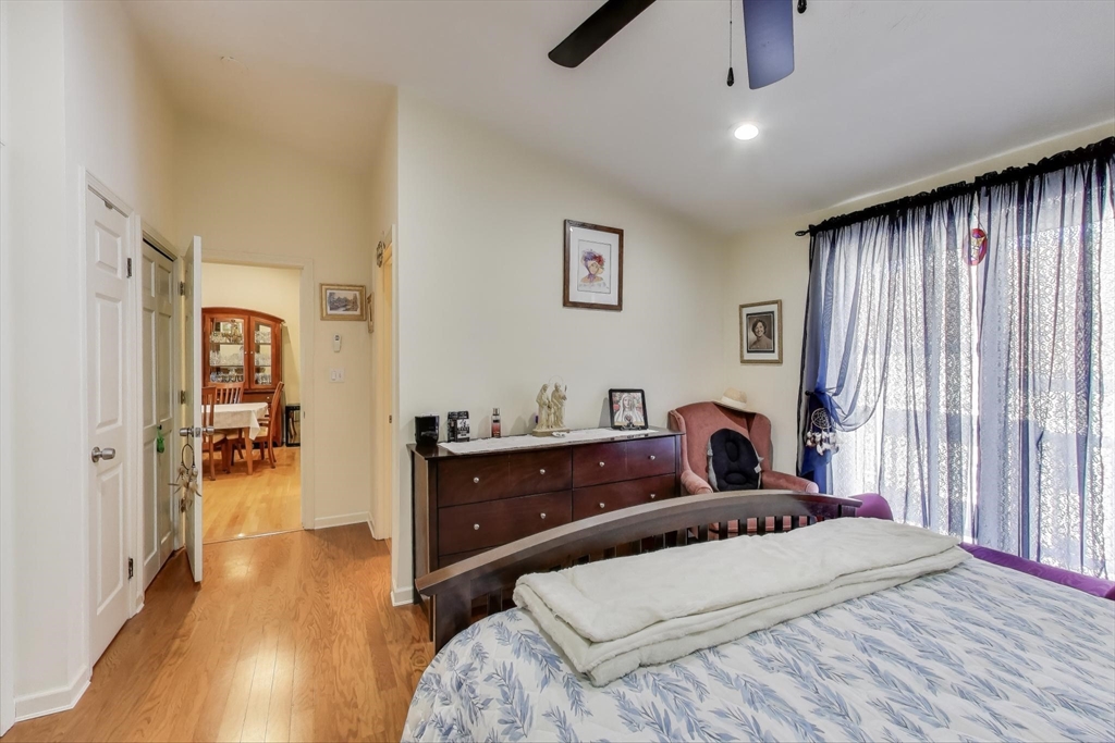 425 Main St # 11B