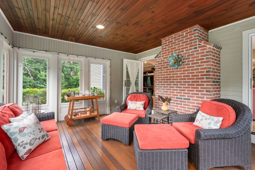35 Houghton Ln