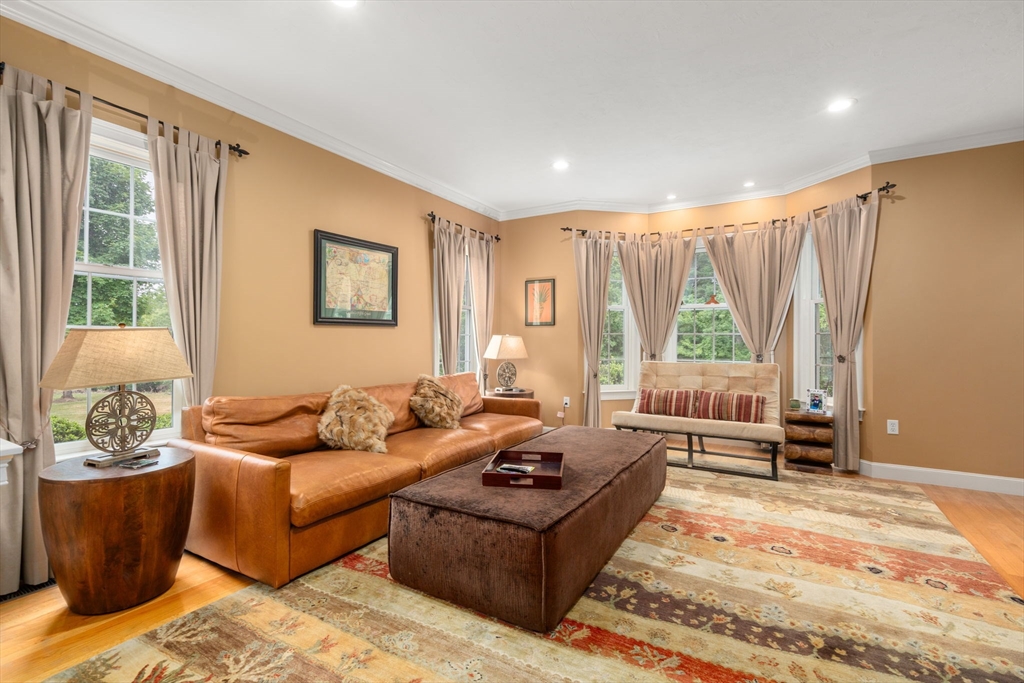 35 Houghton Ln