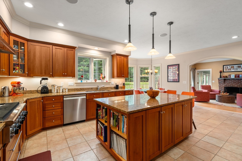35 Houghton Ln