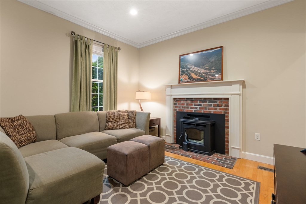 35 Houghton Ln