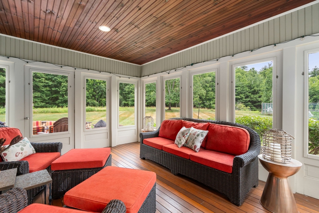 35 Houghton Ln