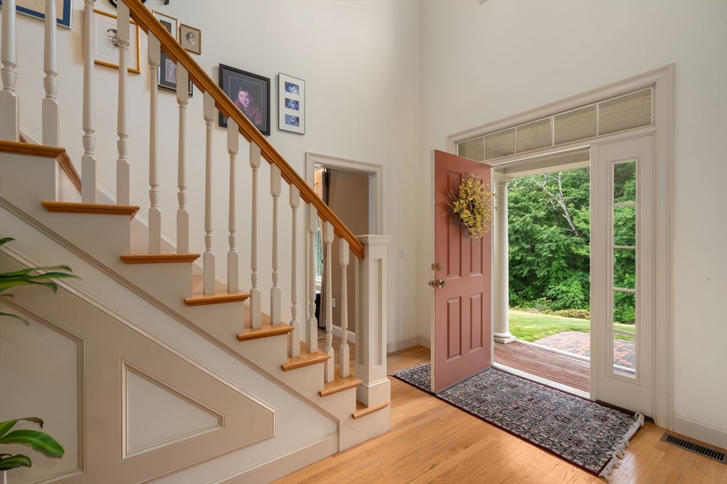35 Houghton Ln