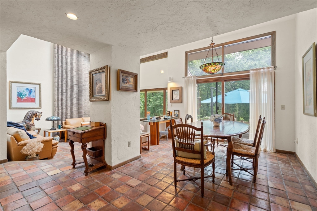 7 Hilltop Ln