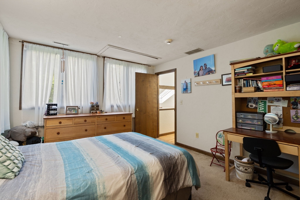 7 Hilltop Ln