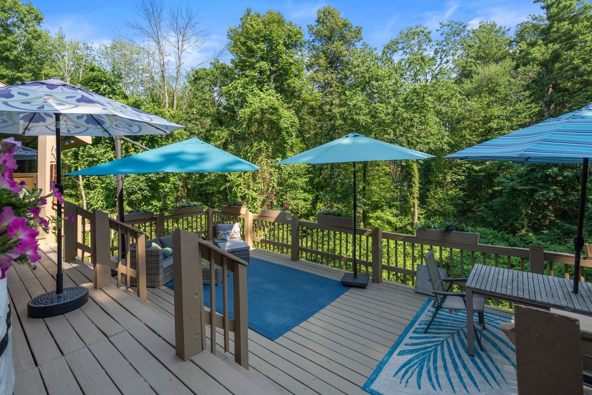 7 Hilltop Ln
