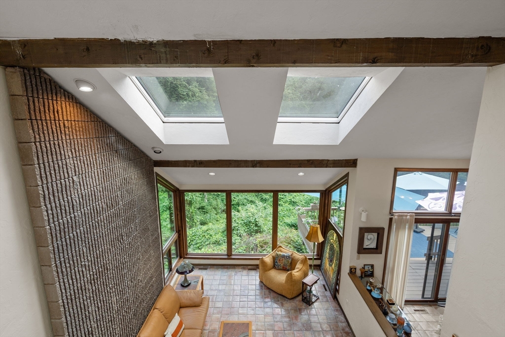 7 Hilltop Ln