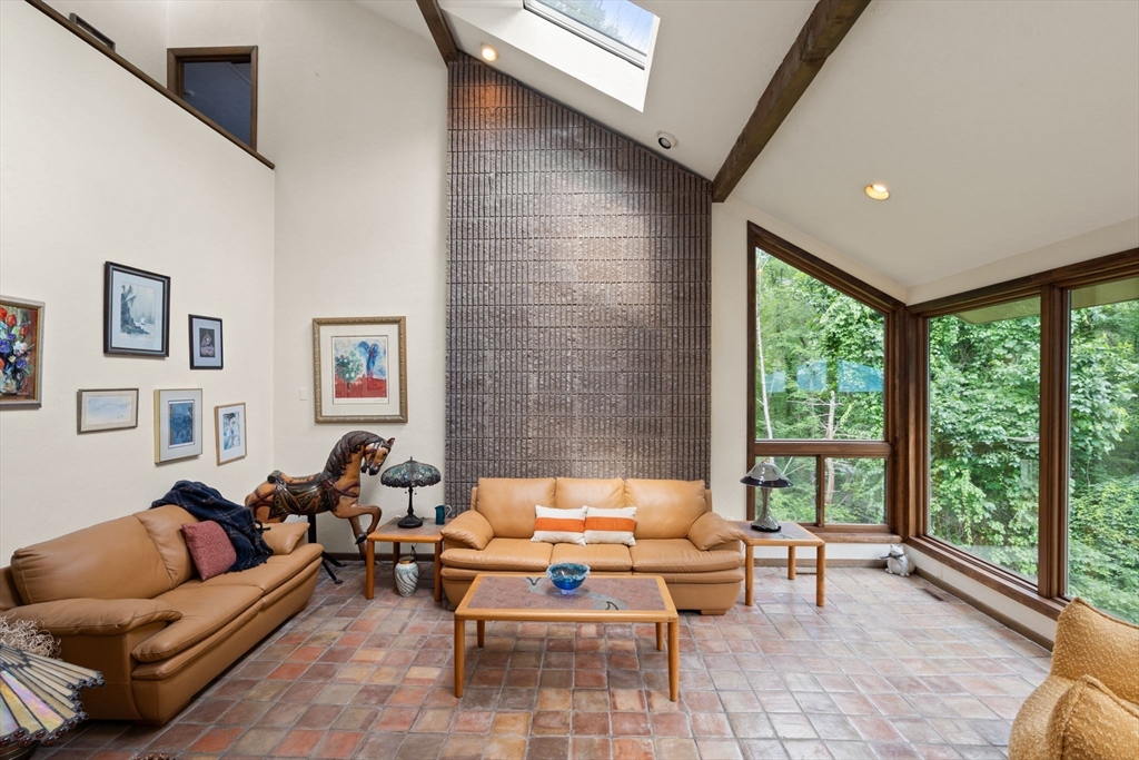 7 Hilltop Ln