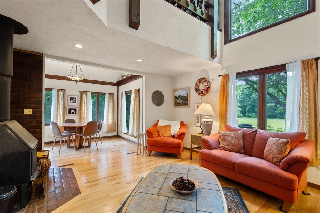 7 Hilltop Ln