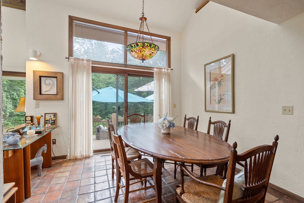 7 Hilltop Ln