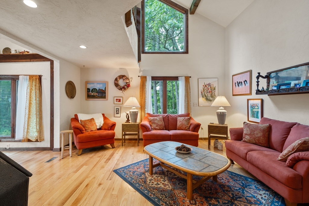 7 Hilltop Ln