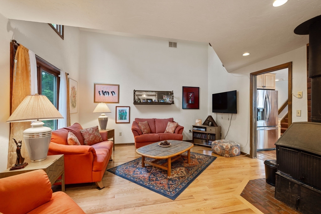 7 Hilltop Ln