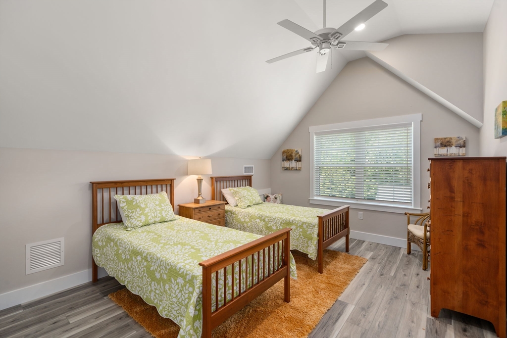 44 Pine Point Rd