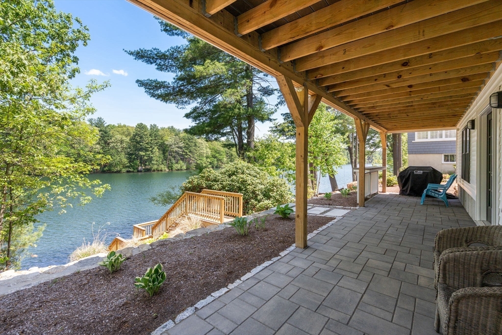 44 Pine Point Rd