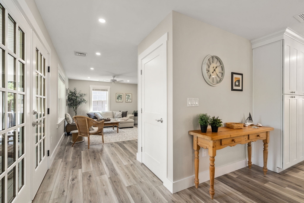 44 Pine Point Rd