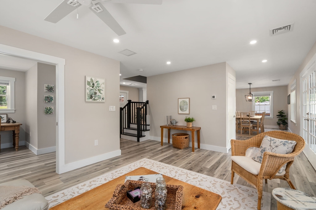 44 Pine Point Rd